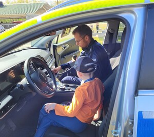 Policjanci na targach w Minikowie