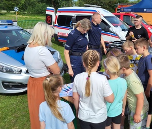 policjanci na festynie w laskownicy