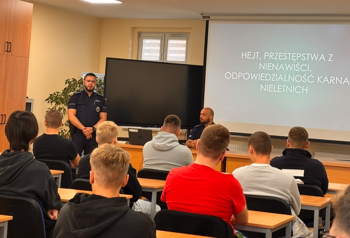 Spotkanie policjantów z uczniami w Nakle nad Notecią
